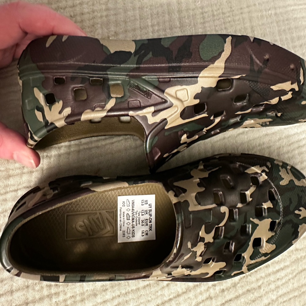 Camouflage Vans Trek- Slip-On- CAMO US BOYS size 13- Waterproof- never worn